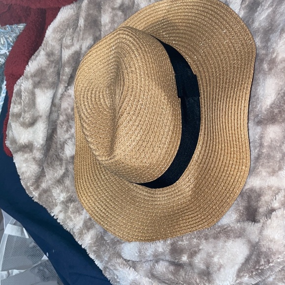 FALL / WINTER HAT - Picture 7 of 11